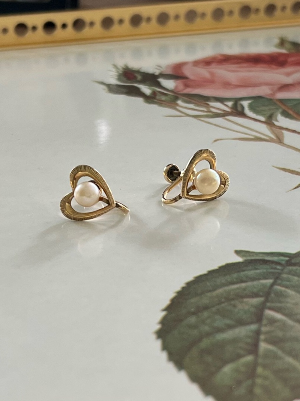 Vintage 14K Gold Filled Heart Genuine Pearl Stud Earrings by De Curtis